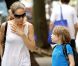 Sarah Jessica Parker semble en pleine conversation sérieuse avec son fils James sur le chemin de l'école à New York le 10 juin 2011
