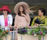 La ravissante indienne Aishwarya Rai a ébloui les pelouses du Prix de Diane, le 12 juin 2011  