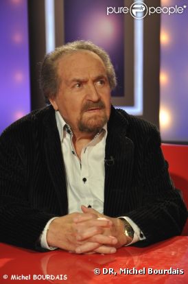 Richard Anthony, sur le plateau de Vie Privée, Vie Publique, sur France 3, en octobre 2010.