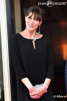 Carla Bruni dans une robe Tara Jarmon lors du G8 à Deauville le 26 mai 2011
