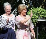 La reine Margrethe de Danemark et sa soeur la reine Anne-Marie de Grèce assistaient, le 18  juin 2011, au mariage  religieux de leur nièce la princesse Nathalie de  Sayn-Wittgenstein-Berleburg et  d'Alexander Johanssmann, en l'église  protestante de Bad Berleburg, en  Allemagne.