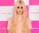  Taylor Momsen affiche un look étonnament sage mais affirme tout de même son goût pour le trash avec son maquillage et ses accessoires. Tokyo, 18 juin 2011 