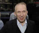 Michou fête son 80e anniversaire au Trianon à Paris, le 20 juin 2011, avec Jean-Paul Gaultier.<br />