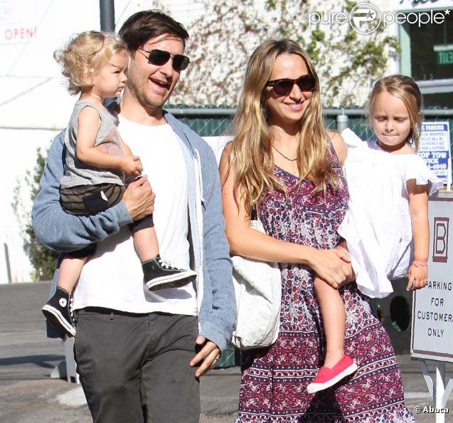 Tobey Maguire, Jennifer Meyer, et leur enfants à Los Angeles, le 26 septembre 2010.