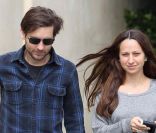Tobey Maguire et Jennifer Meyer, à Los Angeles, le 12 mars 2010.<br />