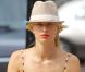 Karolina Kurkova, un look au top pour une bamade en tête-à-tête avec son fils Tobin dans un parc de New York le 26 juin 2011