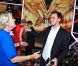 La finale de X Factor a vu la victoire surprise de Matthew Raymond-Barker sur Marina D'Amico. L'Anglais, quelques instants après son sacre, savoure en retrouvant ses parents, venus spécialement. 