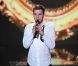 La finale de X Factor a vu la victoire surprise de Matthew Raymond-Barker sur Marina D'Amico. L'Anglais, parti de rien et véritable outsider, s'est imposé à la force du charisme. Ses prestations de la soirée ont confirmé son groove et son énergie, qui ont plus séduit le public que la voix de Marina.