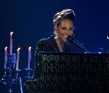 Alicia Keys présente son spectacle  Piano & I  à l'occasion du dixième anniversaire de l'album  Songs in A Minor , à Paris, le 11 juin 2011. 