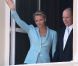 Un bref baiser au balcon du Palais Princier : le prince Albert de Monaco et la princesse Charlene, mariés depuis quelques minutes, offrent leur amour à leurs sujets, le 1er juillet 2011.
Un baiser plus proche de celui, emprunté, de Charles et Diana, que de celui, tendre et complice, de William et Kate...