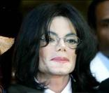 Latoya Jackson ressemble de plus en plus à son frère...