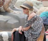 <span class=standardtextnolink>Tori Spelling, enceinte de son troisième enfant et son mari Dean McDermott ont emmené leurs enfants Liam et Stella au parc à Los Angeles, le 3 juillet 2011. </span>