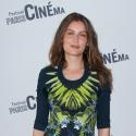 Laetitia Casta : Naturelle et florale pour une séance pleine de frissons