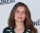 Laetitia Casta : Naturelle et florale pour une séance pleine de frissons