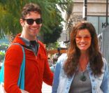 L'ancien mannequin Janice Dickinson et son nouveau toy-boy dans les rues d'Hollywood le 11 avril 2011.