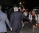Dominique Strauss-Kahn et Anne Sinclair à la sortie du très chic restaurant italien où ils sont allés dîner vendredi soir, 2 juillet, avec deux amis. New York. Sa prochaine audience est fixée au 18 juillet.