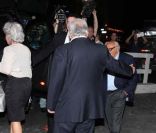 Dominique Strauss-Kahn à la sortie du très chic restaurant italien où ils sont allés dîner vendredi soir, 2 juillet, avec deux amis. New York. Il était libéré un peu plus tôt dans la journée.
