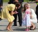  La rencontre avec Diamond Marshall, une fillette de 6 ans atteinte d'un cancer qui s'est jetée dans ses bras sur le tarmac de l'aroport de Calgary, a été un moment intense pour Kate Middleton. 
 William et Kate, Royal Tour au Canada, jour 8 (jeudi 7 juillet 2011). Pour l'avant-dernier jour de leur visite officielle, le prince William et son épouse la duchesse Catherine de Cambridge ont rallié Calgary, leur dernière étape au Canada avant un déplacement de trois jours à Los Angeles. 