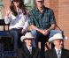  Le duc et la duchesse de Cambridge, avec leurs chapeaux blancs reçus en cadeau de bienvenue, sont arrivés en calèche au Stampede, grand-messe mondiale du rodéo à Calgary. 
 William et Kate, Royal Tour au Canada, jour 8 (jeudi 7 juillet 2011). Pour l'avant-dernier jour de leur visite officielle, le prince William et son épouse la duchesse Catherine de Cambridge ont rallié Calgary, leur dernière étape au Canada avant un déplacement de trois jours à Los Angeles. 