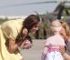  La rencontre avec Diamond Marshall, une fillette de 6 ans atteinte d'un cancer qui s'est jetée dans ses bras sur le tarmac de l'aroport de Calgary, a été un moment intense pour Kate Middleton. 
 William et Kate, Royal Tour au Canada, jour 8 (jeudi 7 juillet 2011). Pour l'avant-dernier jour de leur visite officielle, le prince William et son épouse la duchesse Catherine de Cambridge ont rallié Calgary, leur dernière étape au Canada avant un déplacement de trois jours à Los Angeles. 