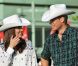  Le Stampede, grand-messe mondiale du rodéo, a réjoui Calamity Kate de Cambridge et Buffalo Bill de Galles, à Calgary, le 7 juillet 2011. 
 William et Kate, Royal Tour au Canada, jour 8 (jeudi 7 juillet 2011). Pour l'avant-dernier jour de leur visite officielle, le prince William et son épouse la duchesse Catherine de Cambridge ont rallié Calgary, leur dernière étape au Canada avant un déplacement de trois jours à Los Angeles. 