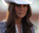 Calamity Kate vit à fond le Stampede, la grand-messe du rodéo mondial à Calgary ! 
 William et Kate, Royal Tour au Canada, jour 8 (jeudi 7 juillet 2011). Pour l'avant-dernier jour de leur visite officielle, le prince William et son épouse la duchesse Catherine de Cambridge ont rallié Calgary, leur dernière étape au Canada avant un déplacement de trois jours à Los Angeles. 