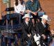  Le duc et la duchesse de Cambridge, avec leurs chapeaux blancs reçus en cadeau de bienvenue, sont arrivés en calèche au Stampede, grand-messe mondiale du rodéo à Calgary. 
 William et Kate, Royal Tour au Canada, jour 8 (jeudi 7 juillet 2011). Pour l'avant-dernier jour de leur visite officielle, le prince William et son épouse la duchesse Catherine de Cambridge ont rallié Calgary, leur dernière étape au Canada avant un déplacement de trois jours à Los Angeles. 