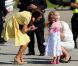  La rencontre avec Diamond Marshall, une fillette de 6 ans atteinte d'un cancer qui s'est jetée dans ses bras sur le tarmac de l'aroport de Calgary, a été un moment intense pour Kate Middleton. 
 William et Kate, Royal Tour au Canada, jour 8 (jeudi 7 juillet 2011). Pour l'avant-dernier jour de leur visite officielle, le prince William et son épouse la duchesse Catherine de Cambridge ont rallié Calgary, leur dernière étape au Canada avant un déplacement de trois jours à Los Angeles. 