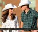  Chemisier Alice Temperley et chemise à carreaux, jeans et ceintures marron : la panoplie cowboy/cowgirl idéale pour Calamity Kate de Cambridge et Buffalo Bill de Galles, au Stampede, grand-messe mondiale du rodéo à Calgary. 
 William et Kate, Royal Tour au Canada, jour 8 (jeudi 7 juillet 2011). Pour l'avant-dernier jour de leur visite officielle, le prince William et son épouse la duchesse Catherine de Cambridge ont rallié Calgary, leur dernière étape au Canada avant un déplacement de trois jours à Los Angeles. 