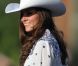  Calamity Kate vit à fond le Stampede, la grand-messe du rodéo mondial à Calgary ! 
 William et Kate, Royal Tour au Canada, jour 8 (jeudi 7 juillet 2011). Pour l'avant-dernier jour de leur visite officielle, le prince William et son épouse la duchesse Catherine de Cambridge ont rallié Calgary, leur dernière étape au Canada avant un déplacement de trois jours à Los Angeles. 