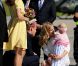  La rencontre avec Diamond Marshall, une fillette de 6 ans atteinte d'un cancer qui s'est jetée dans ses bras sur le tarmac de l'aroport de Calgary, a été un moment intense pour Kate Middleton. 
 William et Kate, Royal Tour au Canada, jour 8 (jeudi 7 juillet 2011). Pour l'avant-dernier jour de leur visite officielle, le prince William et son épouse la duchesse Catherine de Cambridge ont rallié Calgary, leur dernière étape au Canada avant un déplacement de trois jours à Los Angeles. 
