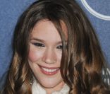 Joss Stone, présente pour illuminer l'arbre de Noël du Hard Rock Café à Londres, le 1er décembre 2009. 