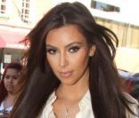 Kim Kardashian est bien plus à son avantage en brune qu'en blonde. Beverly Hills, le 30 juin 2011.
