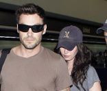 Megan Fox et son mari Brian Austin Green arrivent à l\'aéroport de Los Angeles, de retour de New York, le 13 juillet 2011
