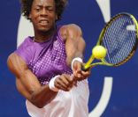 Gaël Monfils éliminé à Stuttgart au premier tour le 13 juillet 2011. Son ami Philippe Manicom, atteint d\'un cancer, venait d\'être plongé dans un coma artificiel. Il est mort le 14 juillet.