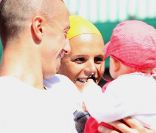 Laure Manaudou a repris la compétition : il a fallu perdre ces kilos de grossesse, retrouver de la tonicité et batailler, avec le soutien de Fred Bousquet et de leur petite Manon.