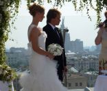 Elena Dementieva, 29 ans, s'est mariée avec son compagnon de longue date le joueur de hockey sur glace Maxim Afinogenov, sur le toit du Ritz-Carlton à Moscou, le 16 juillet 2011. De nombreuses amies tenniswomen russes étaient présentes, notamment vera Zvonareva, repartie avec le bouquet de la mariée.