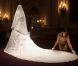 La robe de mariée de Kate Middleton exposée dès le 23 juillet 2011 au palais de Buckingham, à Londres. Une création de Sarah Burton.