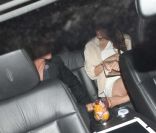 Sean Penn et Stacey Koplin à la sortie d\'un restaurant de Miami, mi-juillet 2011. Sean Penn peut alors se rapprocher de sa belle.<br />
