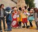Irène Jacob, son fils, et Elisa Tovati lors de l'inauguration du grand château de sable Disneyland Paris à Paris Plages