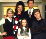 Benjamin Salisbury, Charles Shaughnessy,  Fran Drescher, Madeline Zima et Nicholle Tom dans Une Nounou d\'enfer <br />