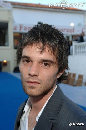 Julien Bravo alias Fabien dans la série Plus Belle la Vie.