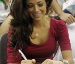 Michael Phelps peut compter sur sa team de supportrices de choc aux Mondiaux de Shanghai en juillet 2011 : sa mère Déborah, sa soeur Hillary, et sa petite amie Nicole Johnson, Miss California 2010, très remarquée !