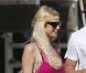 Paris Hilton se la coule douce à la plage, tout en s'enrichissant toujours plus