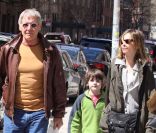 Harrison Ford, Calista Flockhart et leur fils Liam, à New York, le 5 avril 2009.