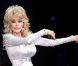 Dolly Parton sur scène, Better Day World Tour, à Alpharetta, le 3 août 2011. La tournée ne passera malheureusement pas par la France.