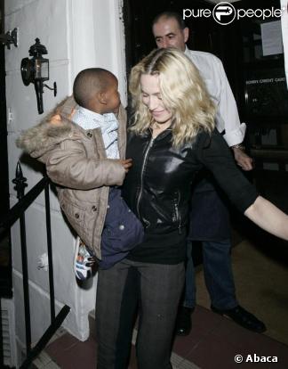 Madonna et le jeune malawite David Banda