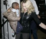 Madonna et le jeune malawite David Banda