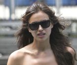 Irina Shayk sublime et en compagnie de son chien dans les rues de New York le 6 août 2011