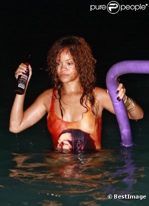 Rihanna en vacances à La Barbade, le 6 août 2011. Elle se lâche comme jamais.